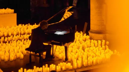 Candlelight de Bridgerton, Cedida