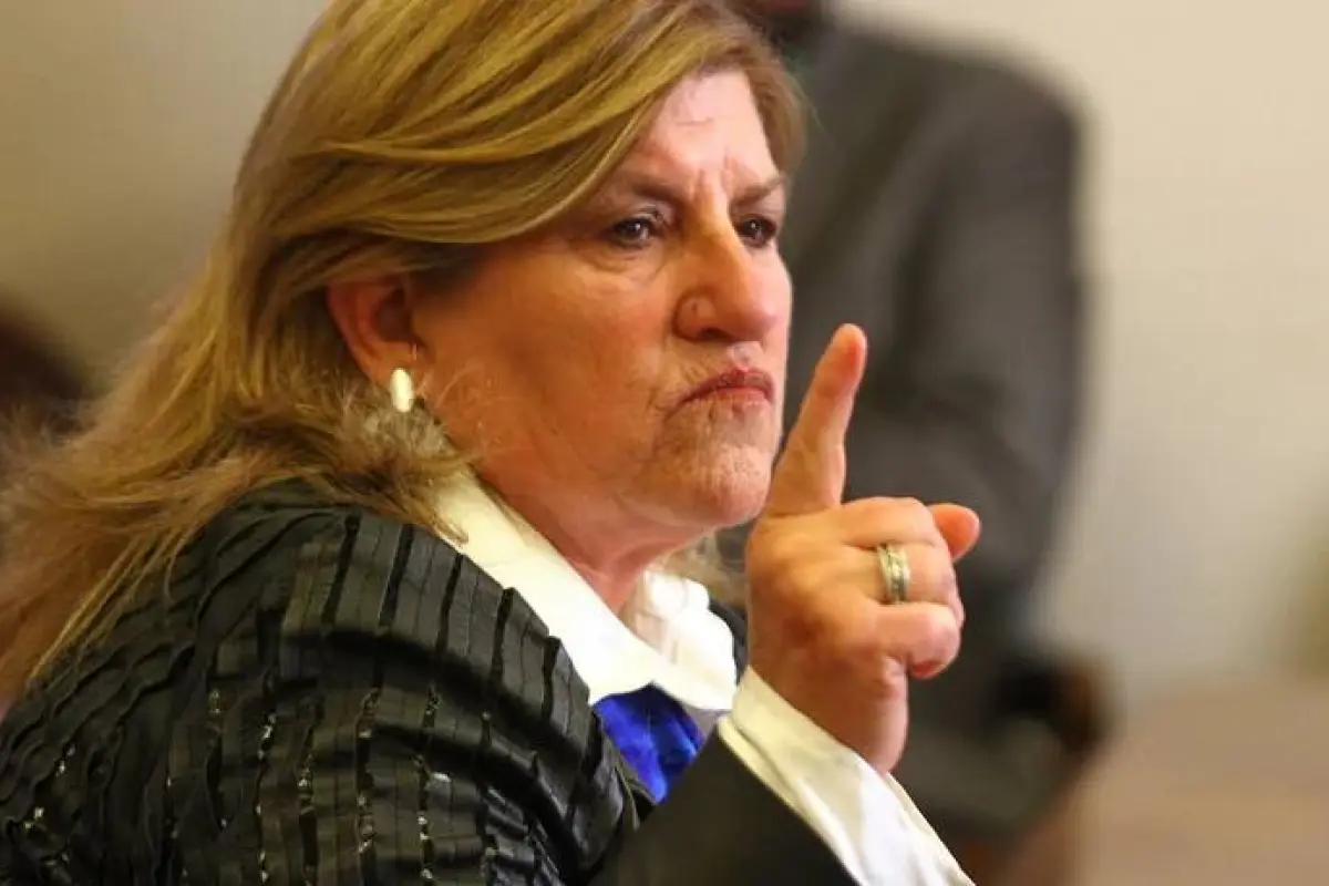 Hijo de diputada Gloria Naveillan fue detenido por VIF, Redes sociales | Referencial