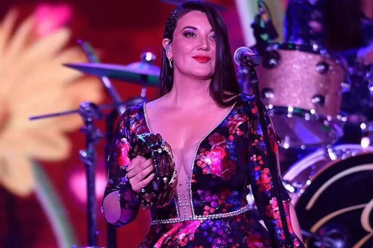 A tu lado se posicionó en el número 1 de Spotify, Agencia Uno