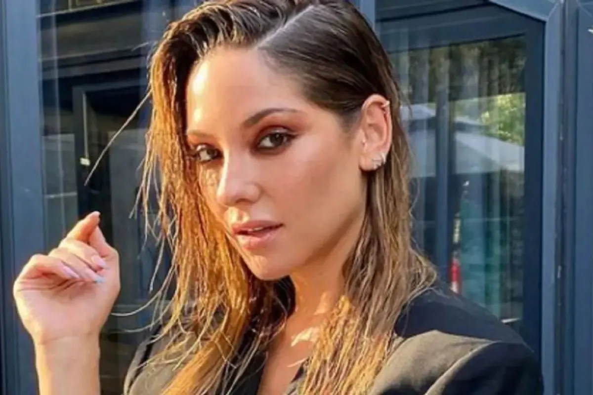 Kel Calderón sacando suspiros en París , Redes sociales