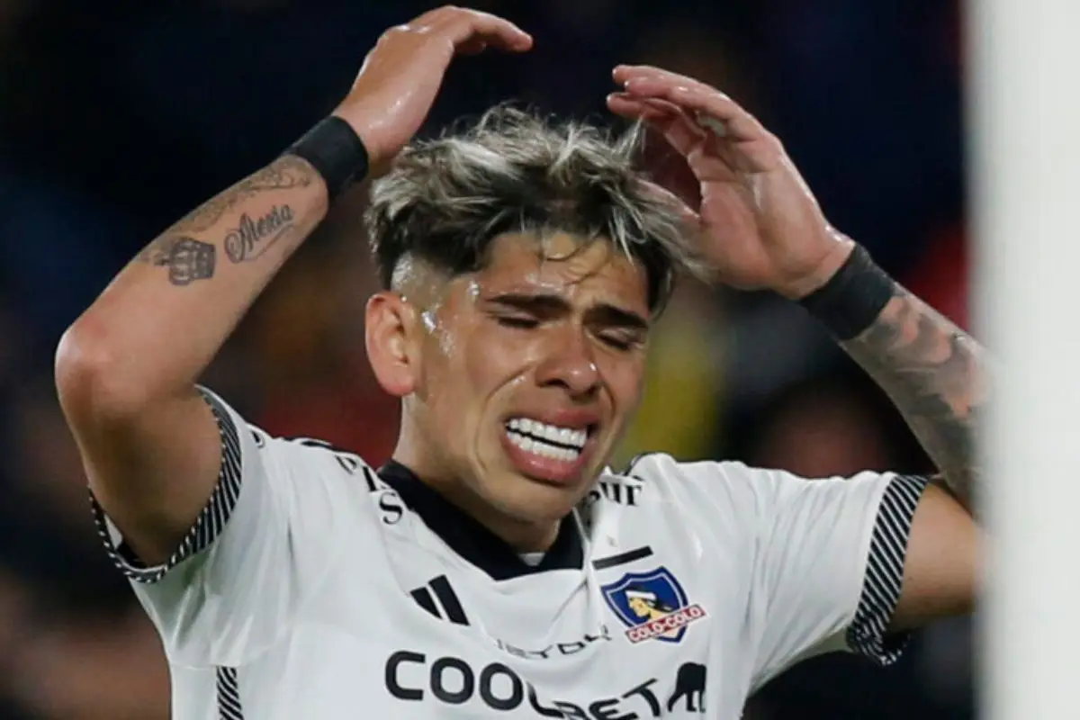 Carlos Palacios lo pasa mal en Colo Colo, Agencia Uno