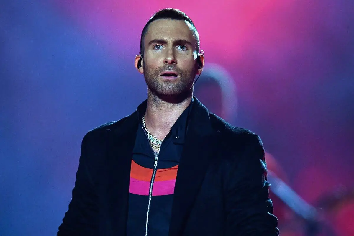 Maroon 5, Instagram
