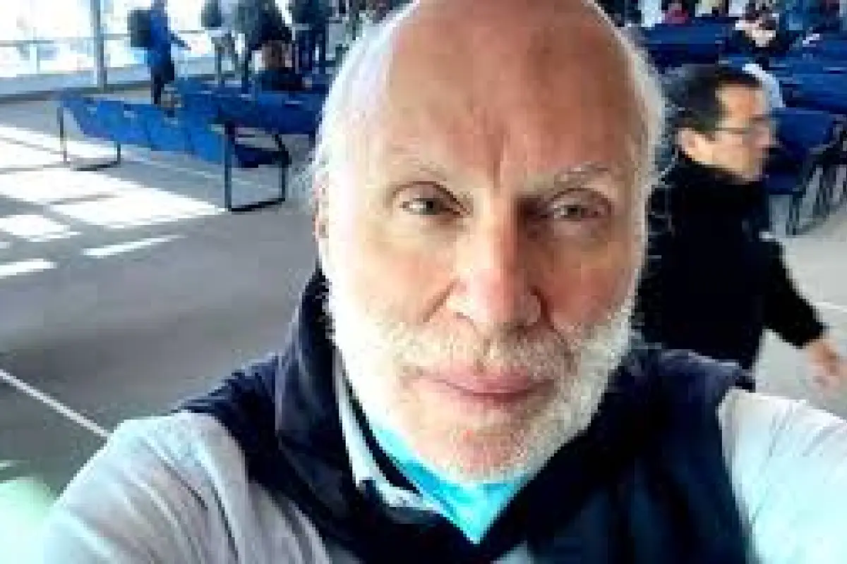 Tomás Cox, Redes sociales