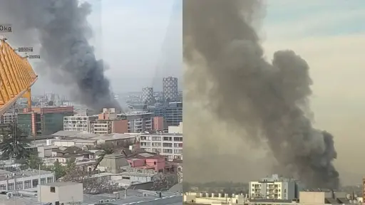 Nube negra visible en todo el sector poniente de Santiago por incendio en Barrio Meiggs, Redes sociales | X