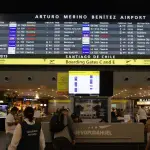Falso aviso de bomba en Aeropuerto de Santiago provocó caos , Redes sociales | Referencial