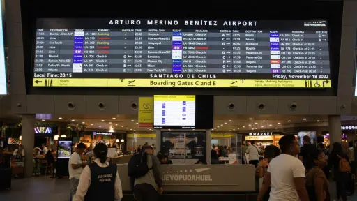 Falso aviso de bomba en Aeropuerto de Santiago provocó caos , Redes sociales | Referencial