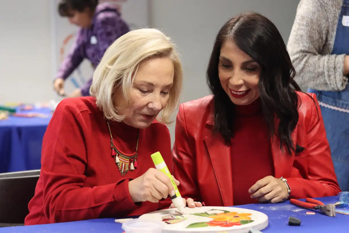 Cecilia Morel y Karla Rubilar, Cedida