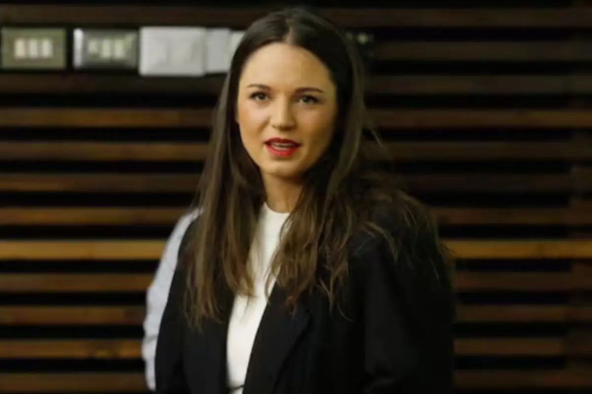 Irina Karamanos acudió a su local de votación, Captura