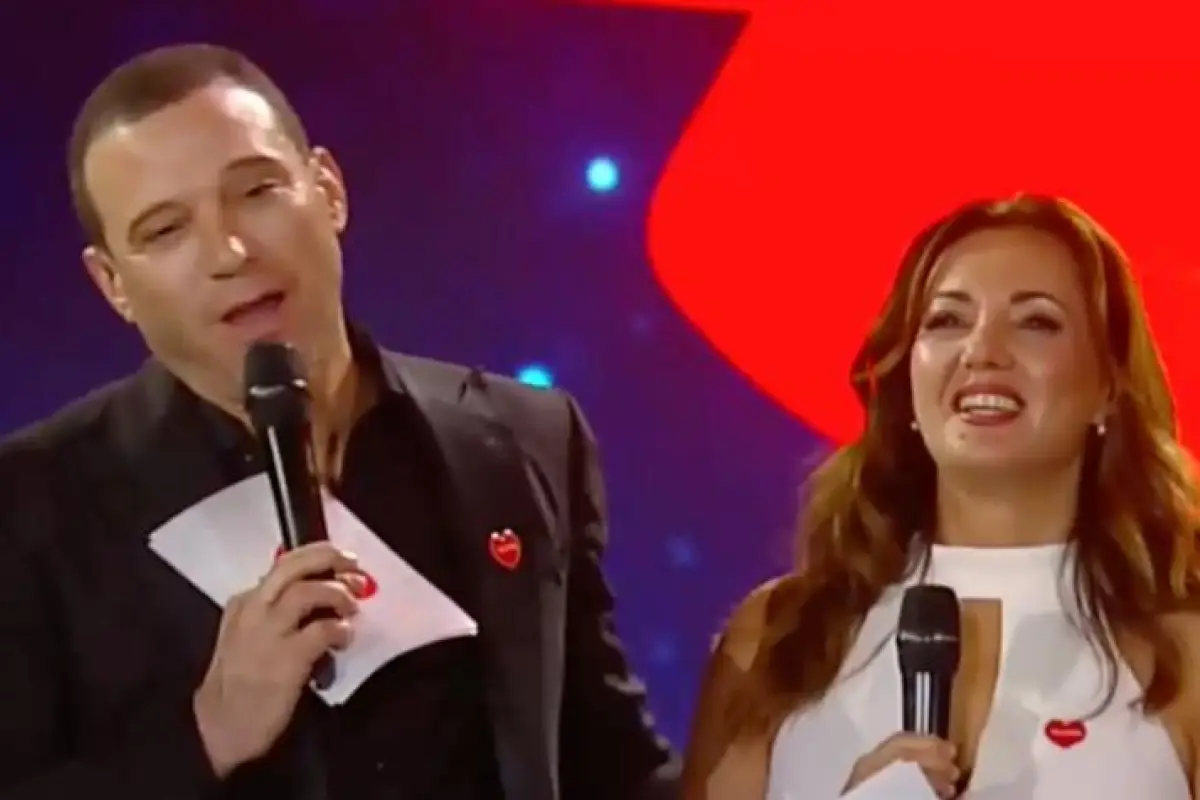 Julián Elfenbein y Priscilla Vargas, Redes sociales