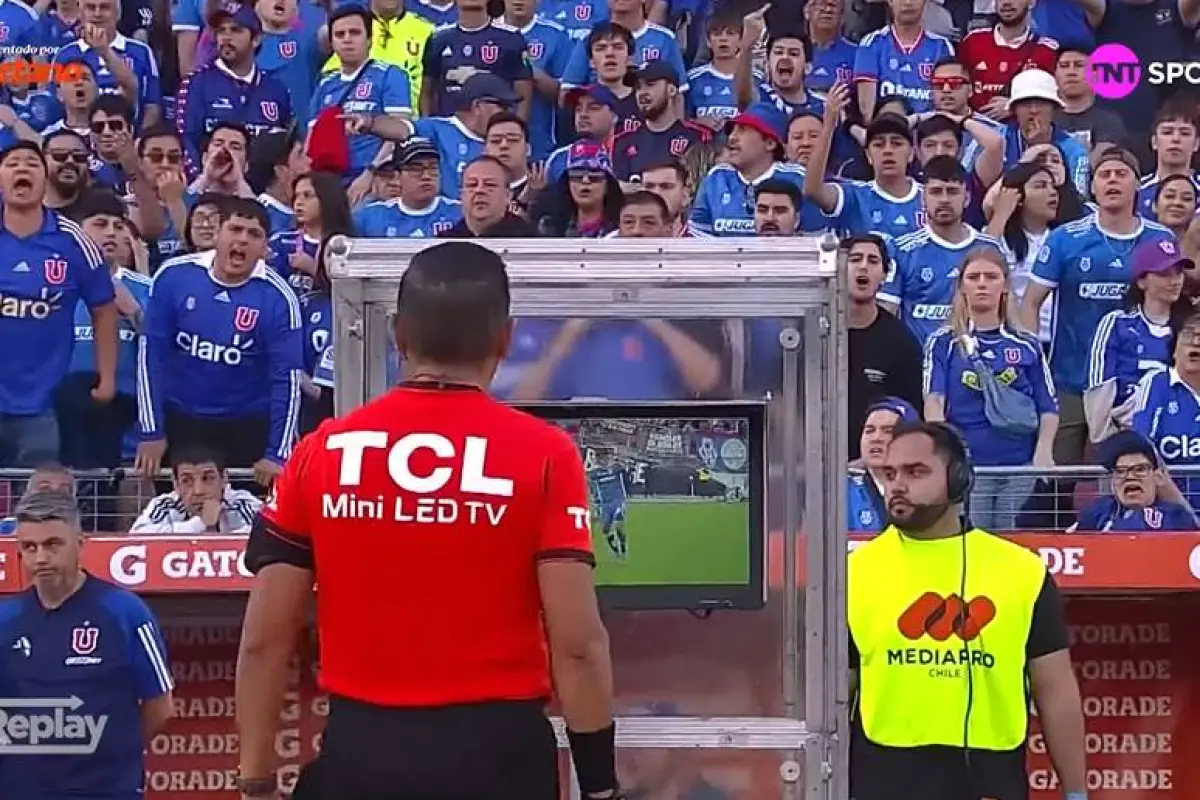 Francisco Gilabert revisando el VAR, Captura de pantalla