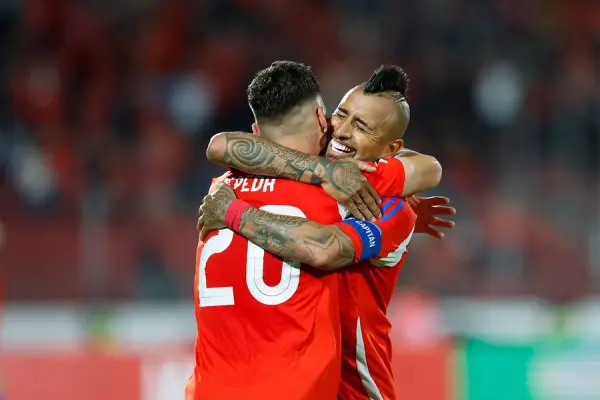 Lucas Cepeda y Arturo Vidal ,Redes sociales