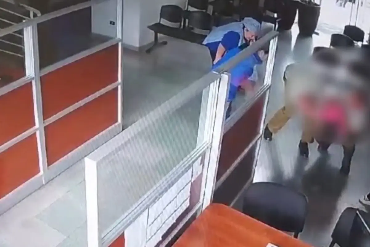 Carabineros salvan la vida de una niña de 1 año con síntomas de asfixia , Redes sociales | X