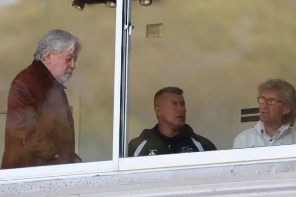 Jorge Almirón desde la caseta en el Estadio de Huachipato ,Redes sociales