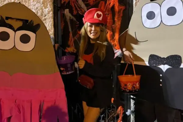 Cathy Barriga en la noche de Halloween ,Captura