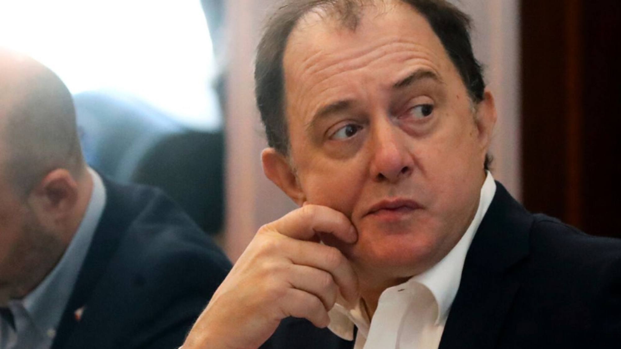 “A ver, señora...”: viralizan tenso momento del ministro Poduje frente a vecinos afectados por incendios