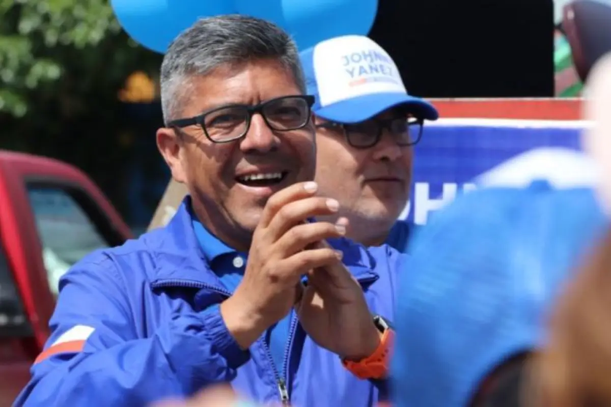 Incendio en vehículo usado por alcalde electo de Cerrillos, Redes sociales | Referencial