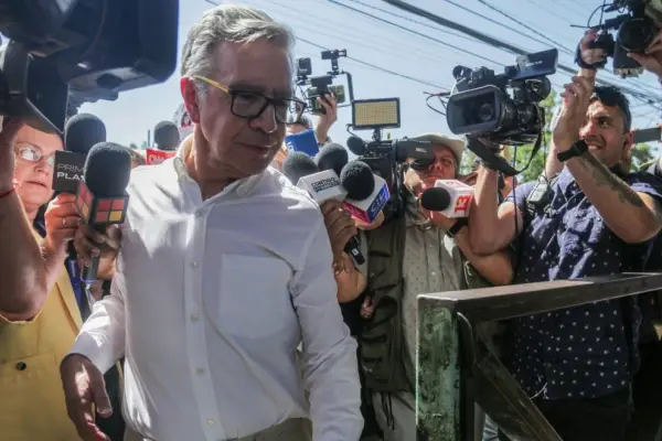 Joaquín Lavín llegando a San Miguel ,AGENCIA UNO