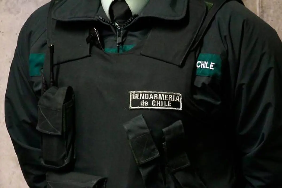 Gendarme ingresando drogas a cárcel donde está Manuel Monsalve, Redes sociales | Referencial