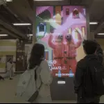 La misteriosa pantalla del Metro Baquedano, Cedida