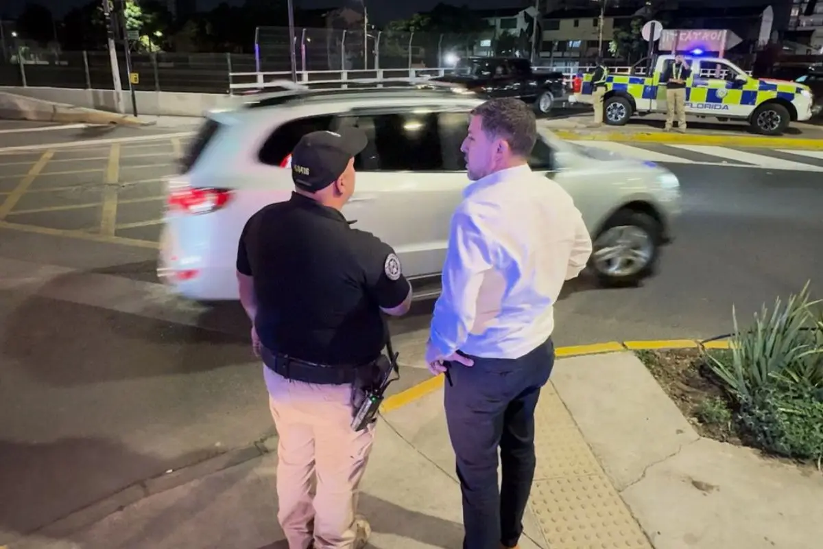 El alcalde Daniel Reyes fiscalizando en terreno, Cedida