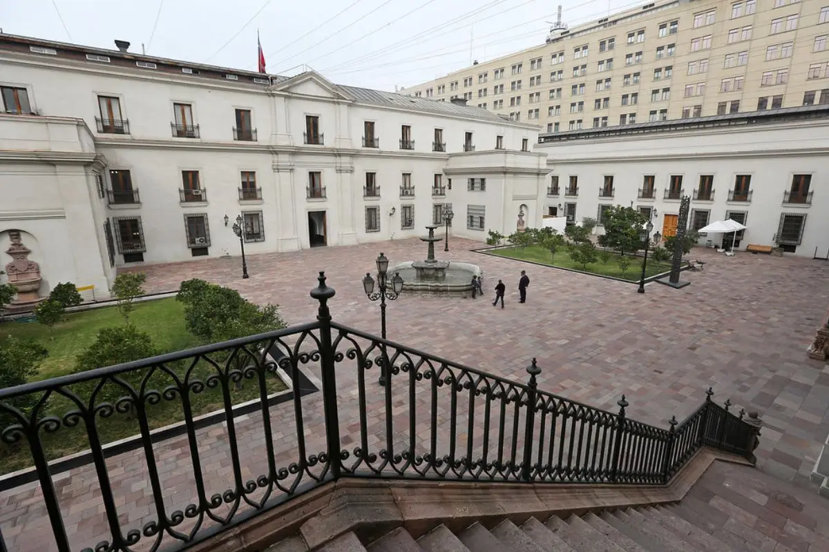 Lo que esconden las paredes de La Moneda, Agencia Uno