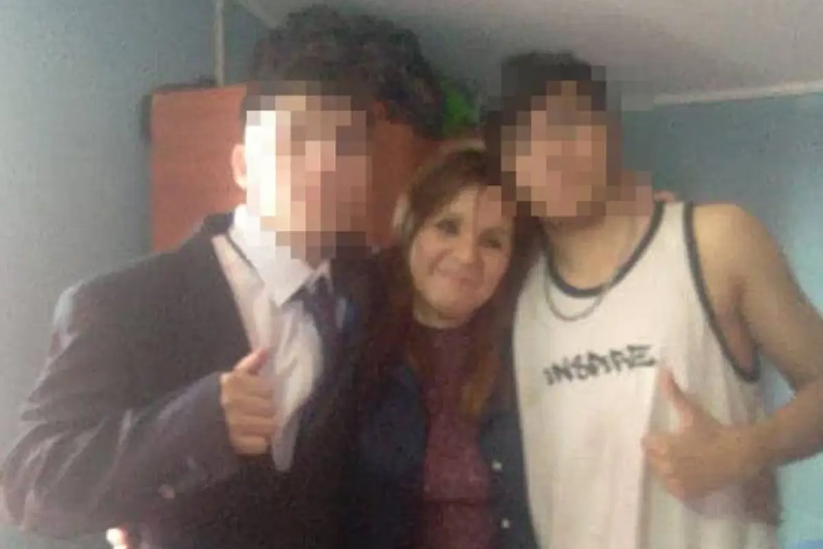 Nabila Rifo junto a sus hijos, La Tercera (Facebook)