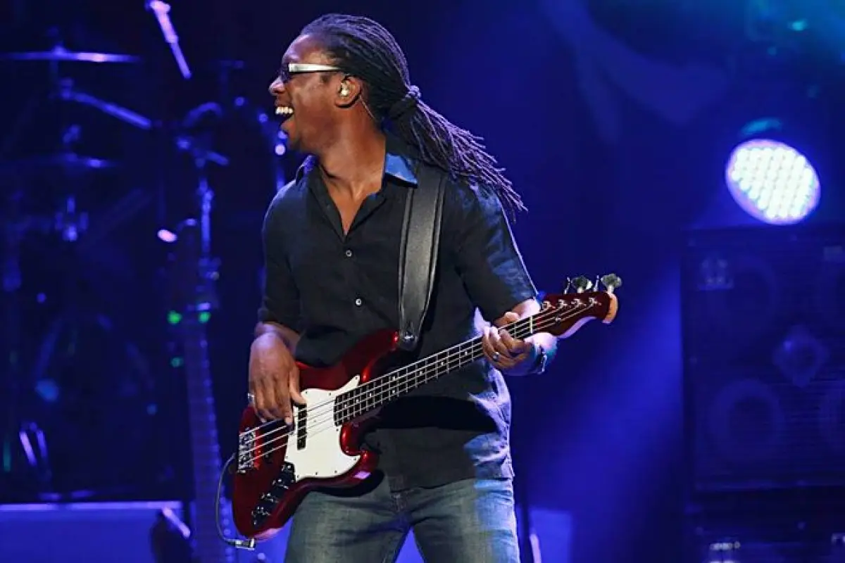 Muere Steve Lewinson, bajista de Simply Red, Redes sociales | X