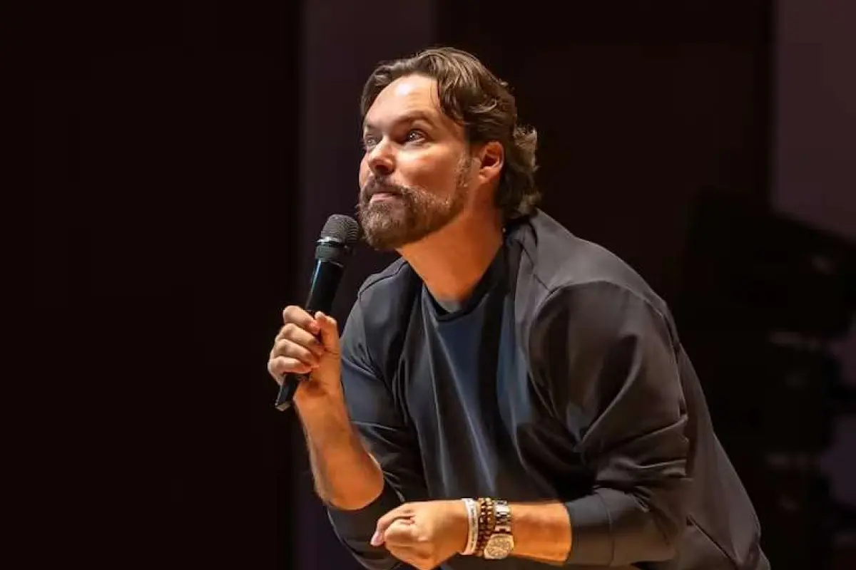 George Harris, Redes sociales