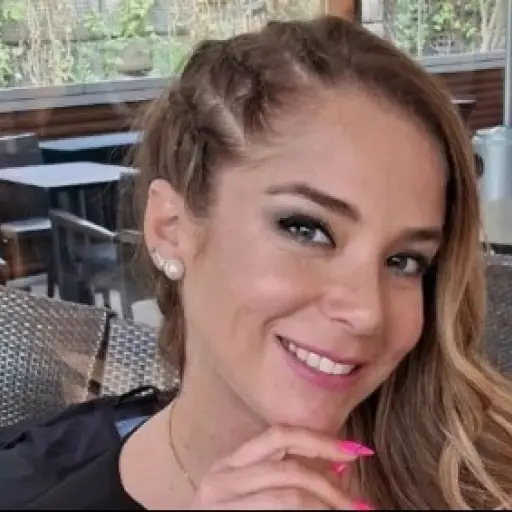 Francoise Perrot anuncia que contraerá matrimonio ,Redes sociales | Referencial