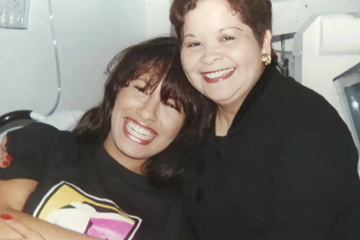 Yolanda Saldívar y Selena, Internet