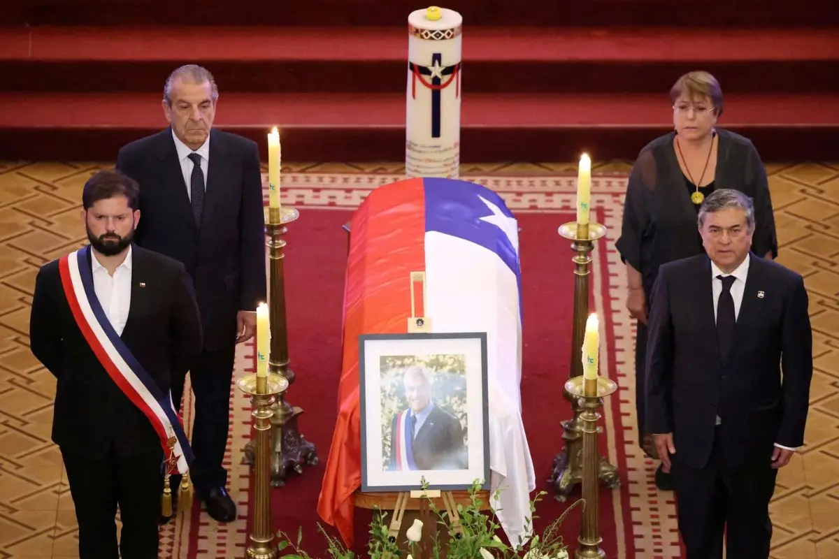 Sebastián Piñera se fue con honores, Agencia Uno