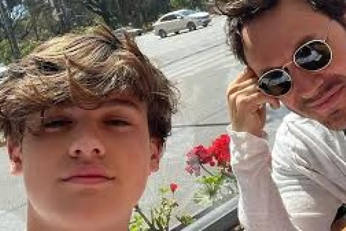 Bautista y Benjamín Vicuña, Redes sociales