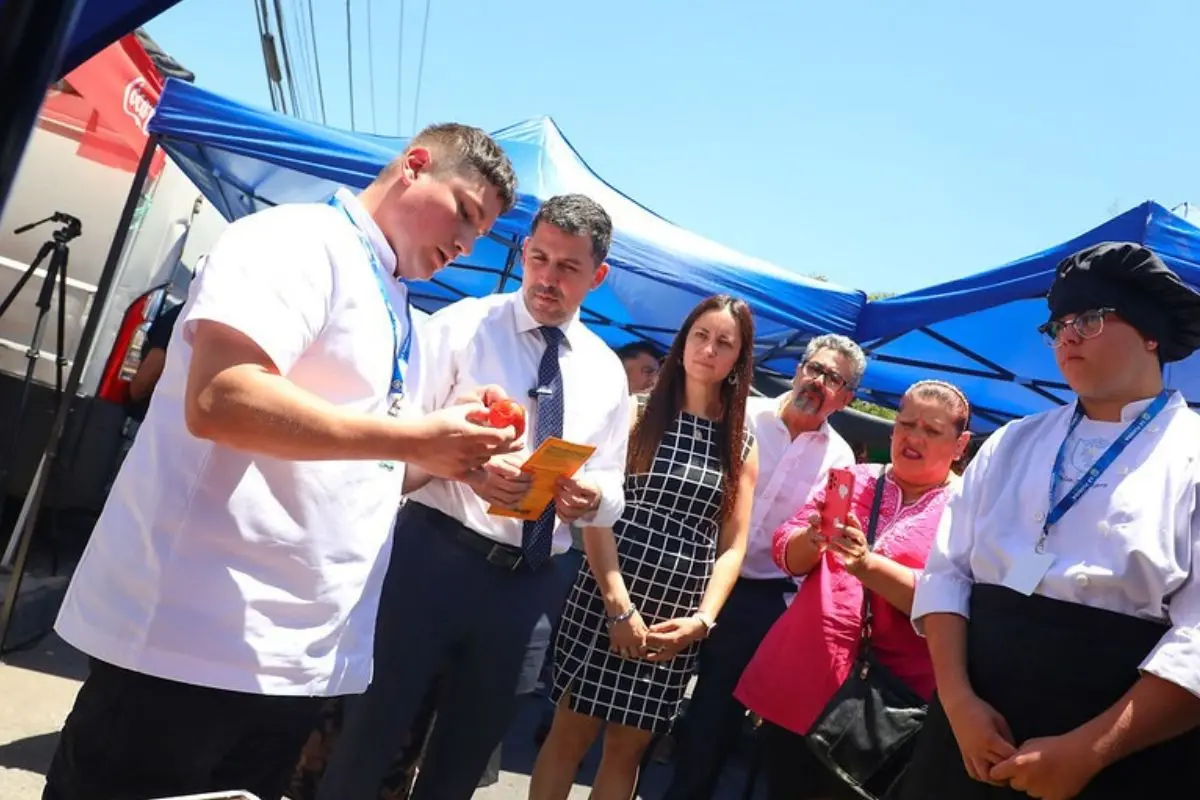 El alcalde de La Florida se reunió con un grupo de estudiantes, Cedida