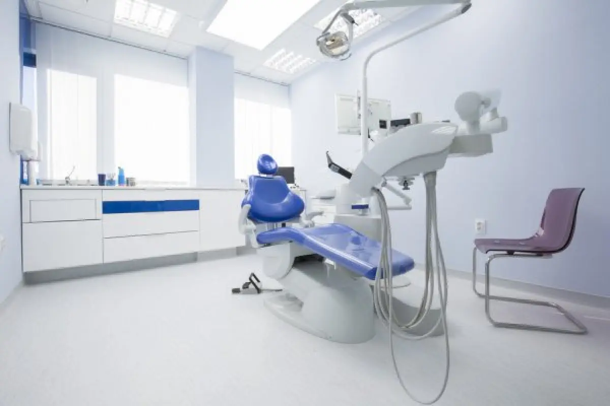 Una navidad con sentido: centro odontológico regala un tratamiento de implante dental, Redes sociales | Referencial