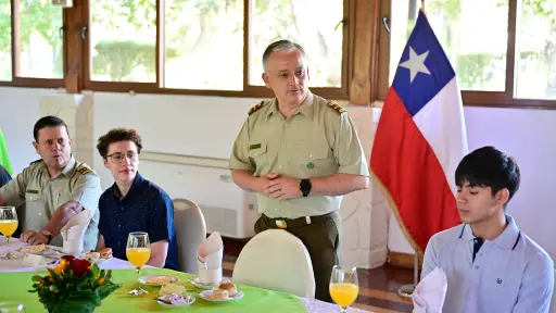 General Director con algunos de los estudiantes premiados , Cedida