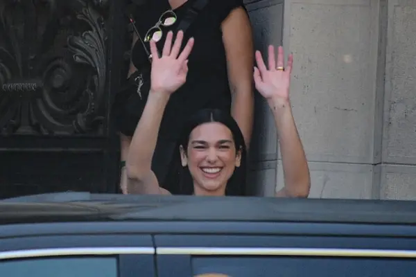 Dua Lipa saliendo del Club de la Unión ,AGENCIA UNO