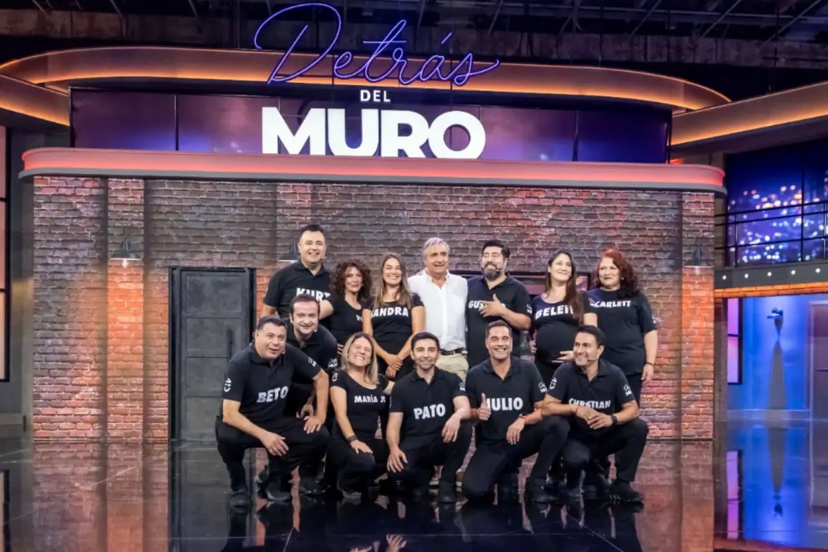 Detrás del Muro, Juan Pablo Carmona