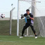 Brayan Cortés otra vez con los guantes de Colo Colo, Instagram