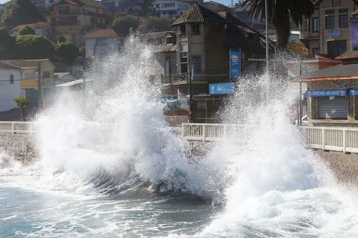 Las marejadas arruinan los planes turísticos, Agencia Uno