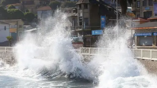 Las marejadas arruinan los planes turísticos, Agencia Uno