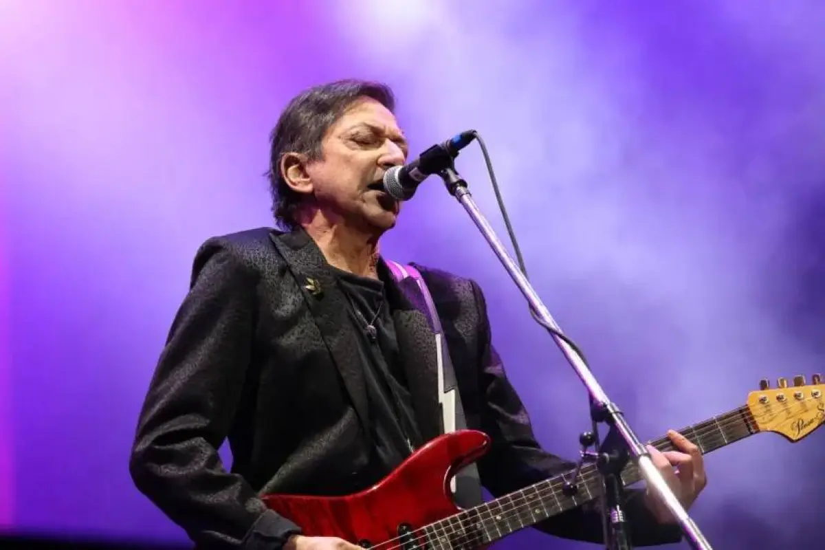 Julio Moura, guitarrista de Virus , Redes sociales | Referencial