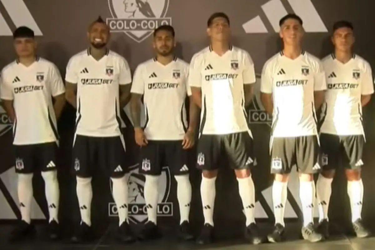 Colo Colo renovó su indumentaria 2025, Captura