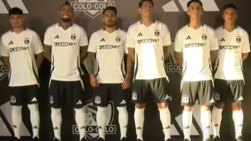 Colo Colo renovó su indumentaria 2025, Captura