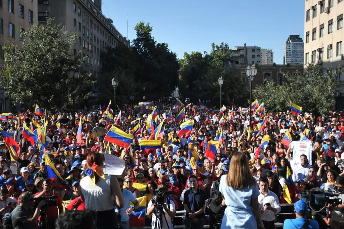 Miles de venezolanos se reunieron en Santiago, Agencia Uno