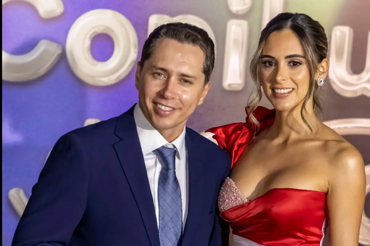 Karol Lucero y María Francisca Virgilio, Juan Pablo Carmona Y.