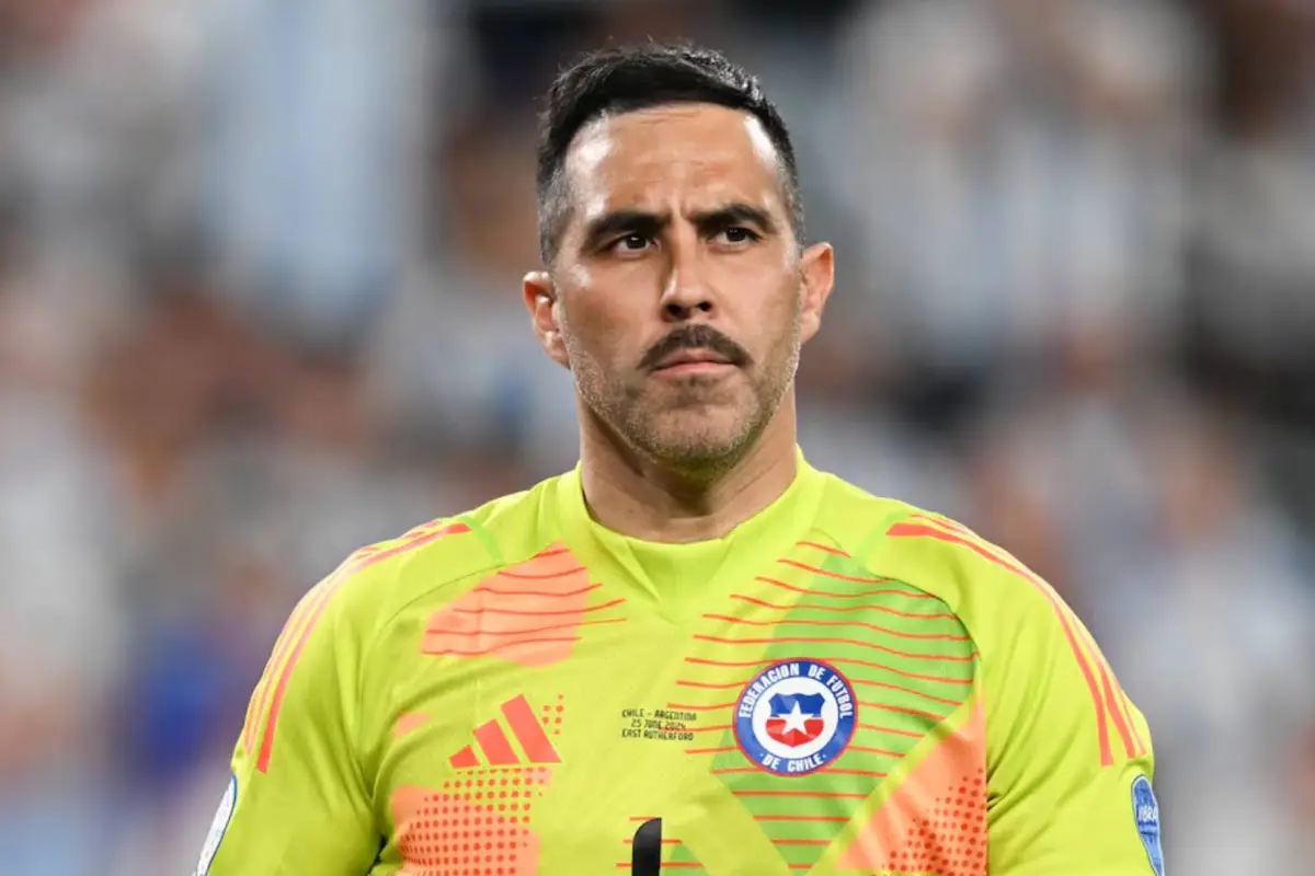 Claudio Bravo, Redes Sociales