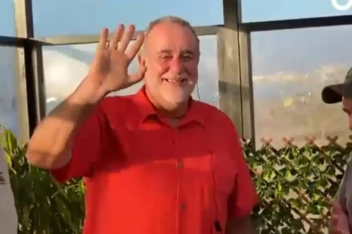 Roberto Dueñas , Redes sociales