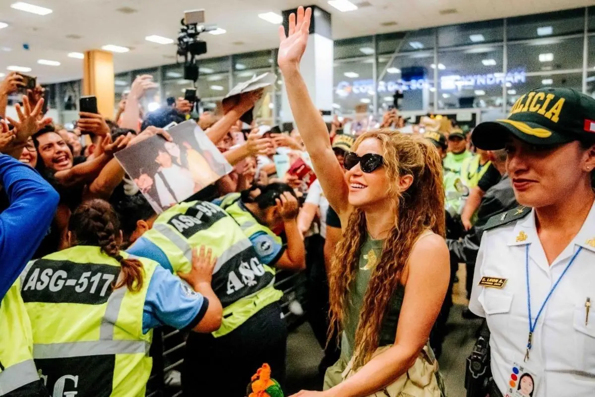 Skakira en su arribo a la ciudad de Lima, Twitter