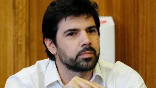 Joaquín Lavín León reconoció facturas falsas y devolvió  millones al Congreso, Agencia Uno