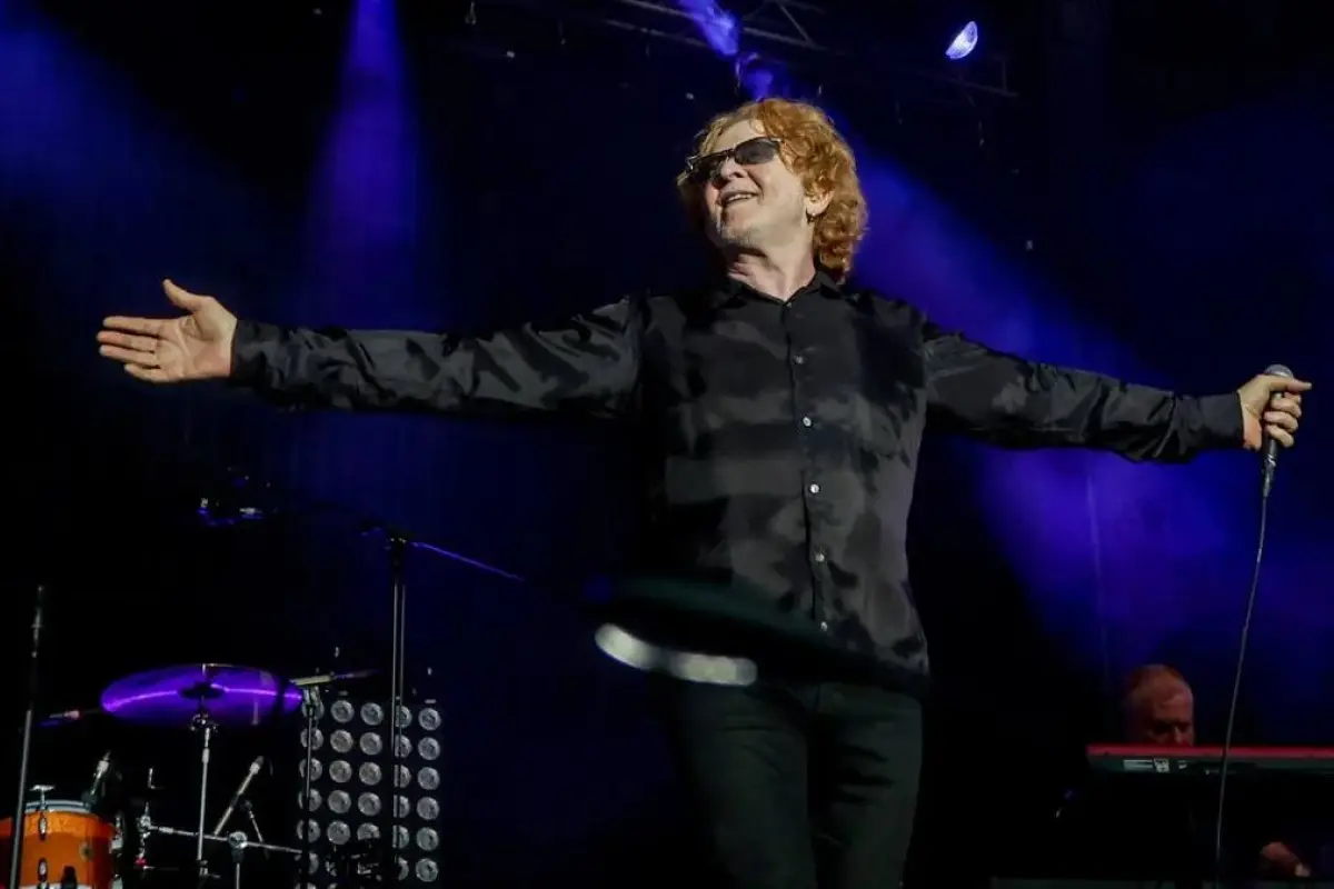 Simply Red , Redes sociales 